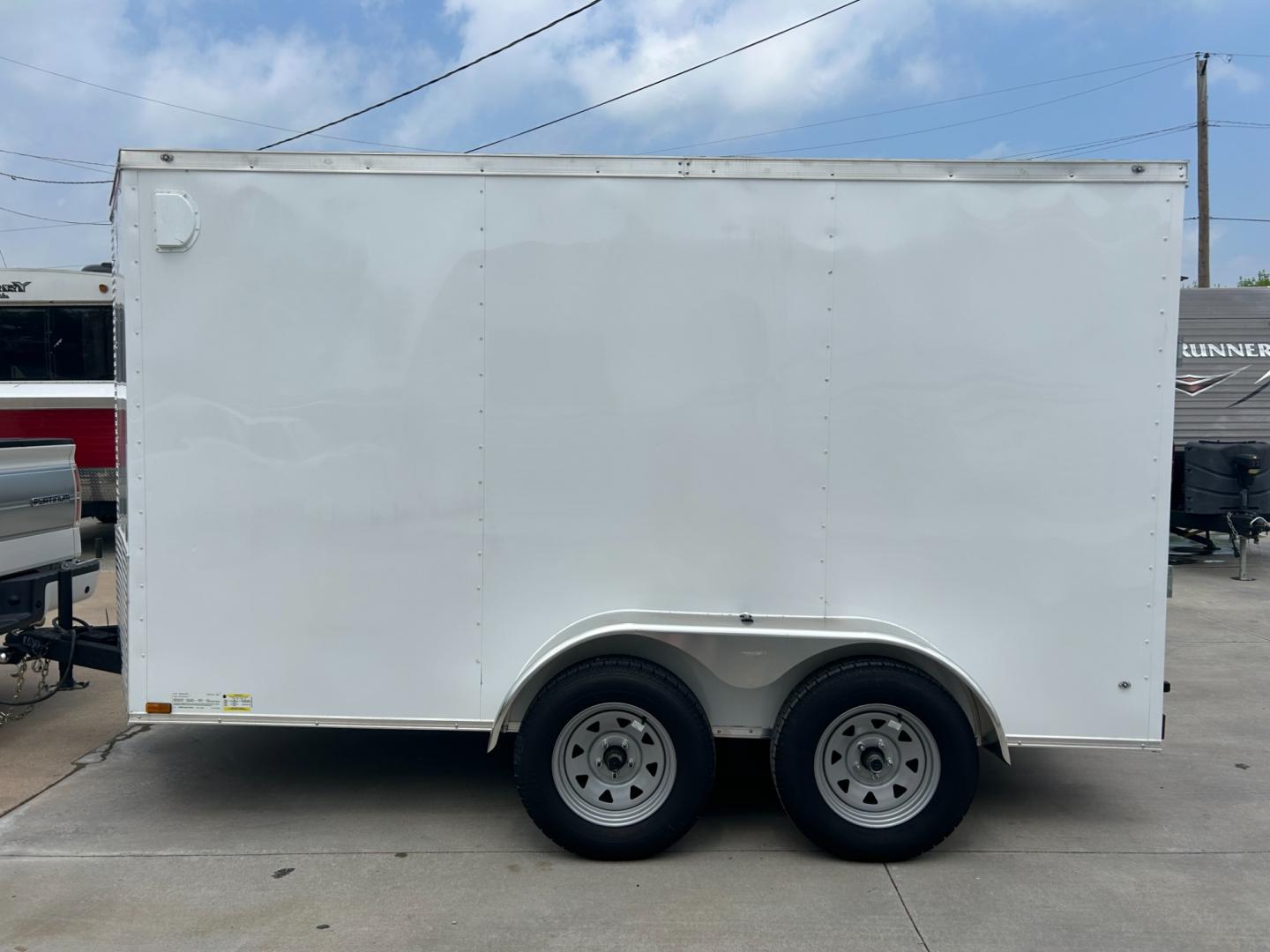 2023 White DIAMOND CARGO ENCLOSED TRAILER (53NBE1220P1) , located at 17760 Hwy 62, Morris, OK, 74445, 35.609104, -95.877060 - Photo#6